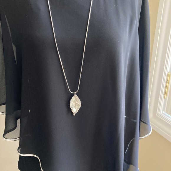 Frank Lyman Design Diamante Trim Overlay Top NWOT Sz 8 - Picture 7 of 7